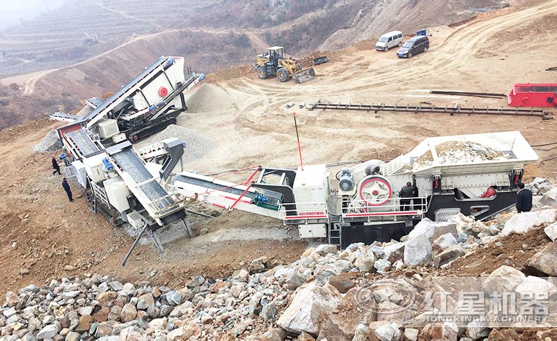 移動(dòng)破碎機(jī)工作現(xiàn)場實(shí)拍